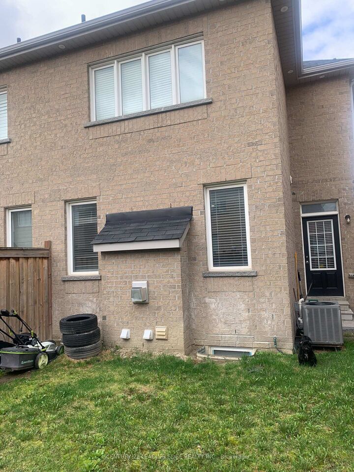 Property Photo: 70 Campwood Crescent ON L6P 0W8