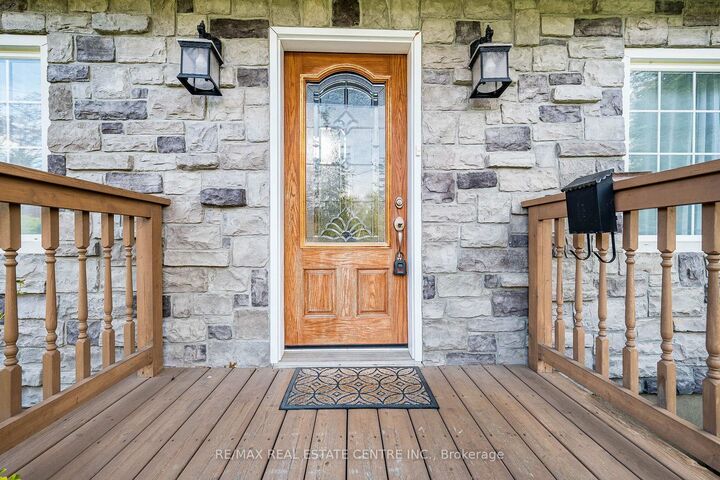 Property Photo: 2212 Mississauga Road ON L5H 2K9