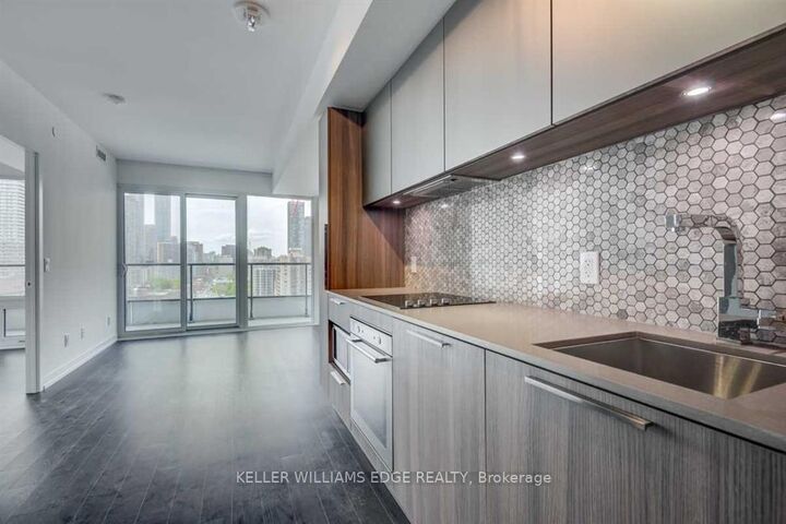 Property Photo: 85 Wood Street 3609 ON M4Y 0E8