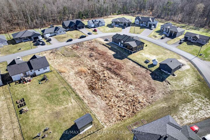 Property Photo:  253 Roxanne Street  ON K0A 1N0 