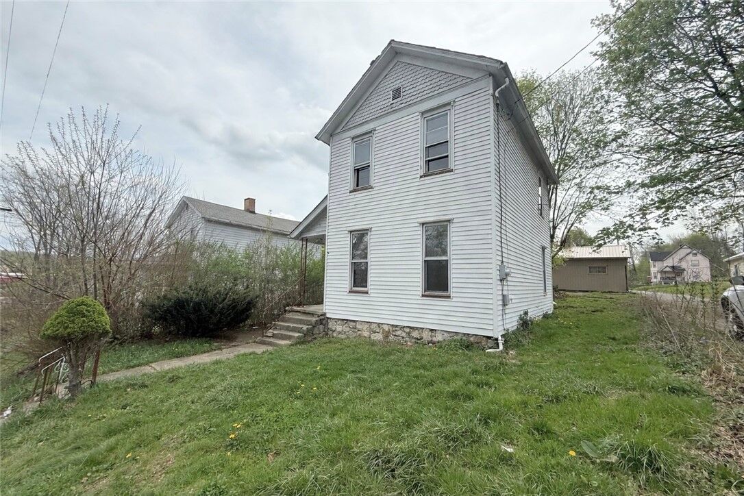 Property Photo:  307 Andrew St  PA 16146 