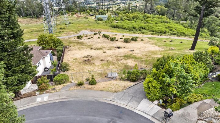 Property Photo:  2017 Turnberry Court  CA 95403 