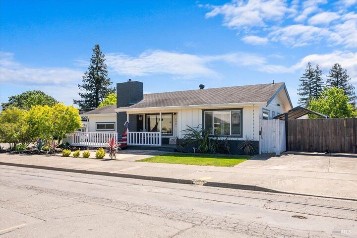 Property Photo:  2901 Laurel Street  CA 94558 