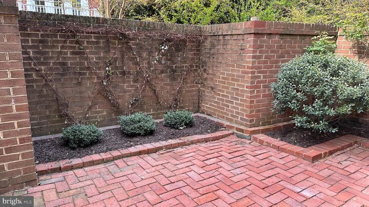 Property Photo:  418 N Saint Asaph Street N  VA 22314 