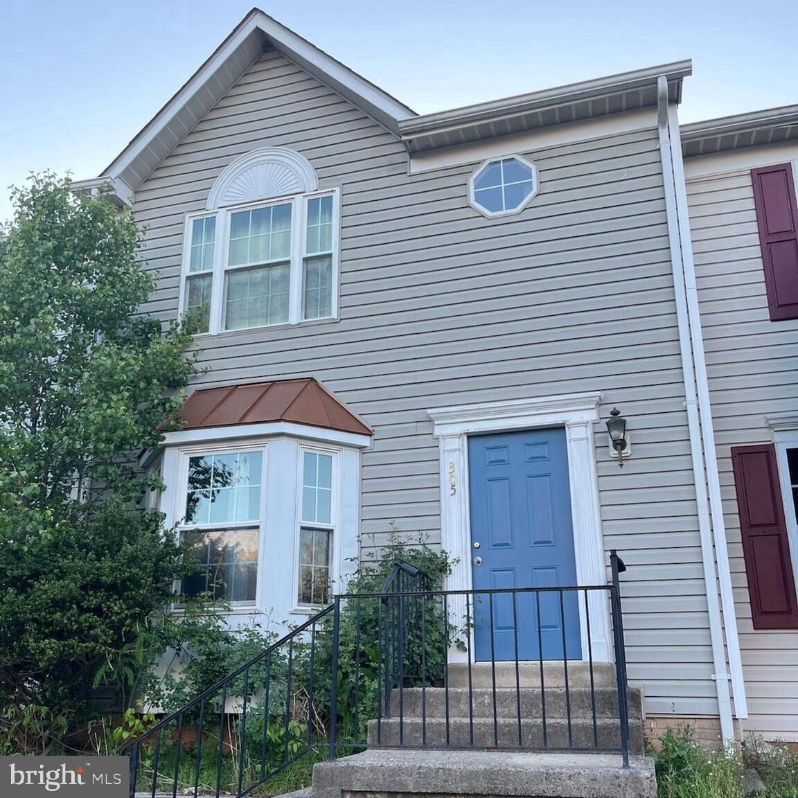 Property Photo: 305 Moseby Court VA 20111