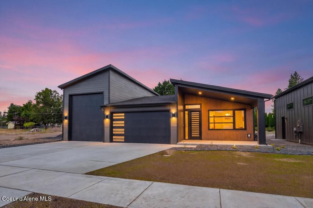 Property Photo: 11005 E 36th Dr WA 99206