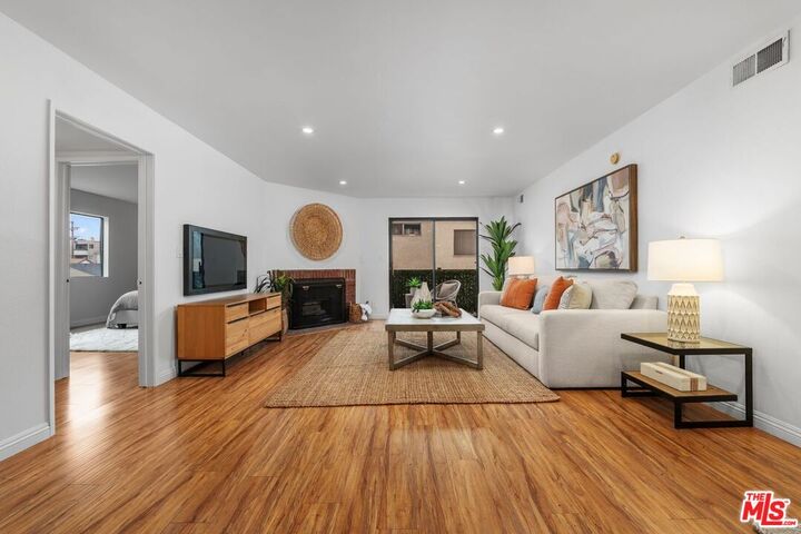 Property Photo:  9737 Charnock Ave  CA 90034 