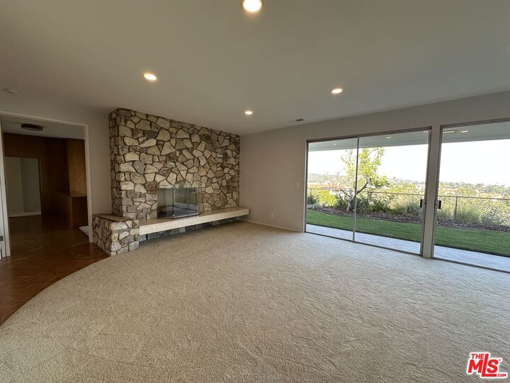 Property Photo:  1212 Roberto Ln  CA 90077 