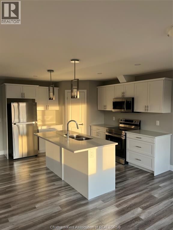 Property Photo: 32 Betty Court ON N7M 0T9