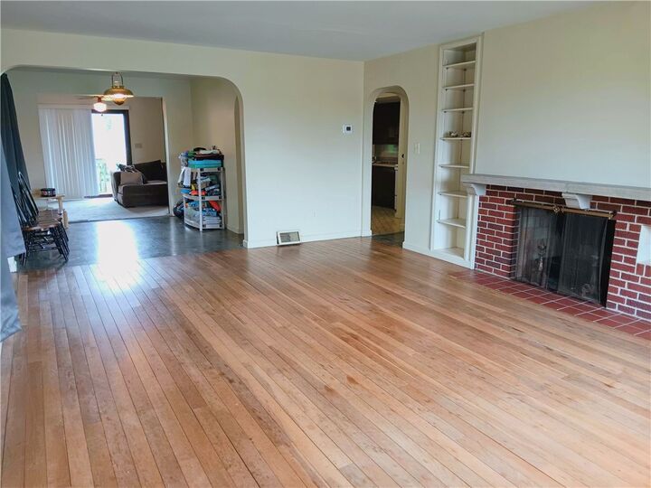 Property Photo: 421 E Main Street OH 43072