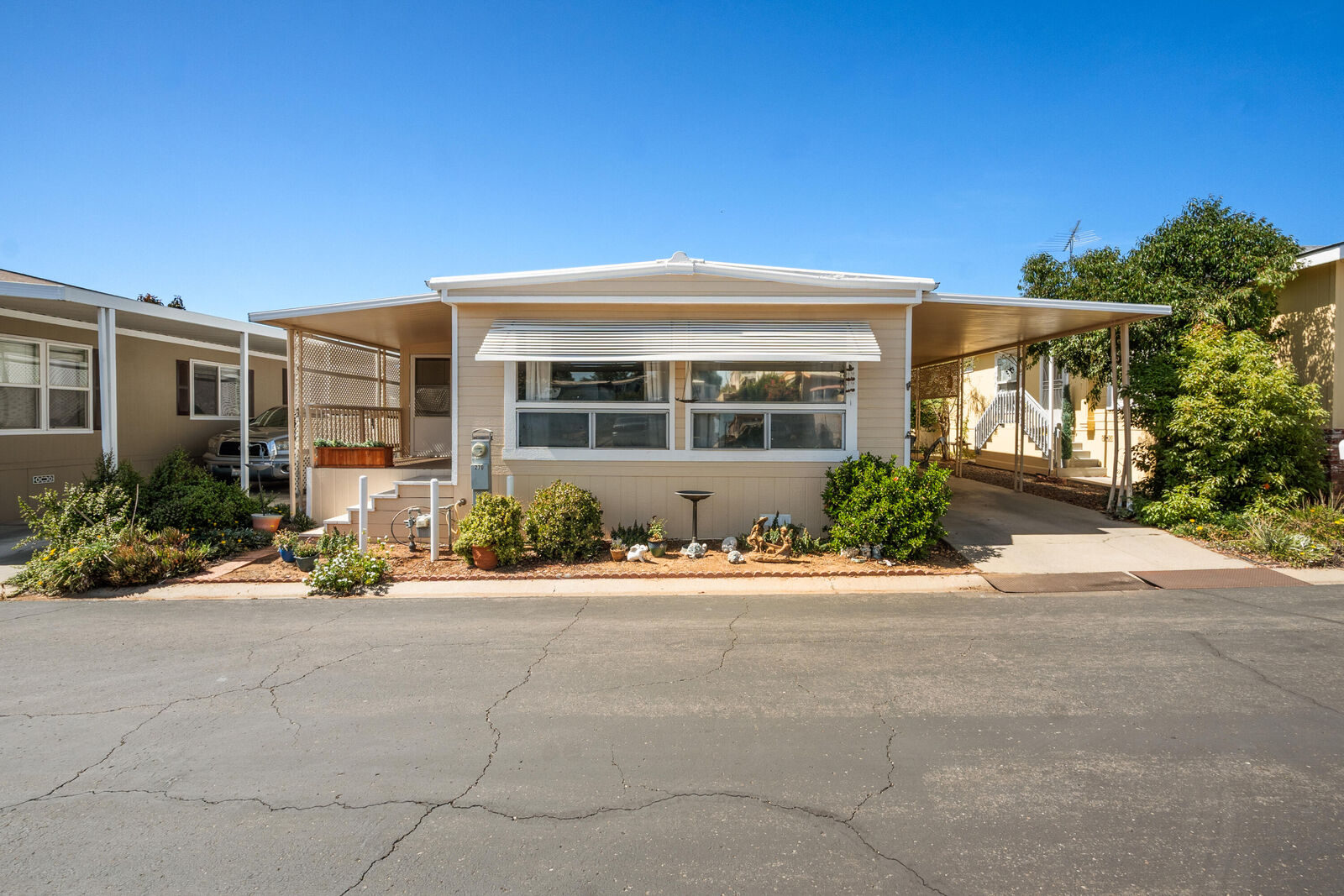 Property Photo:  211 N Citrus Avenue 270  CA 92027 