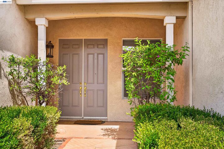 Property Photo:  5113 Pray Court  CA 94531 