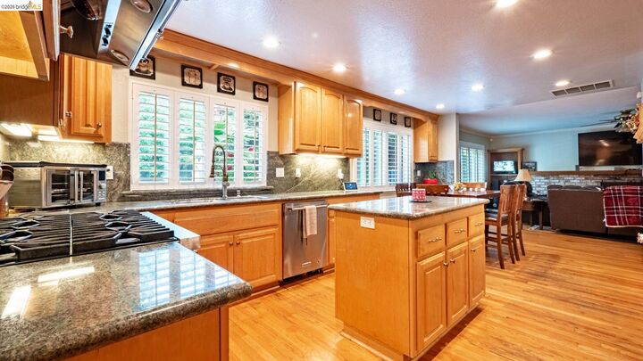 Property Photo:  2214 Peyton Ct  CA 94509 