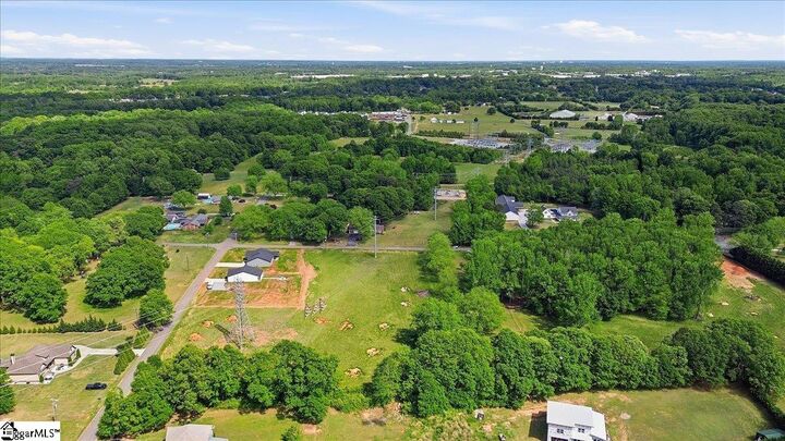 Property Photo:  220 Wedgewood Road  SC 29349 