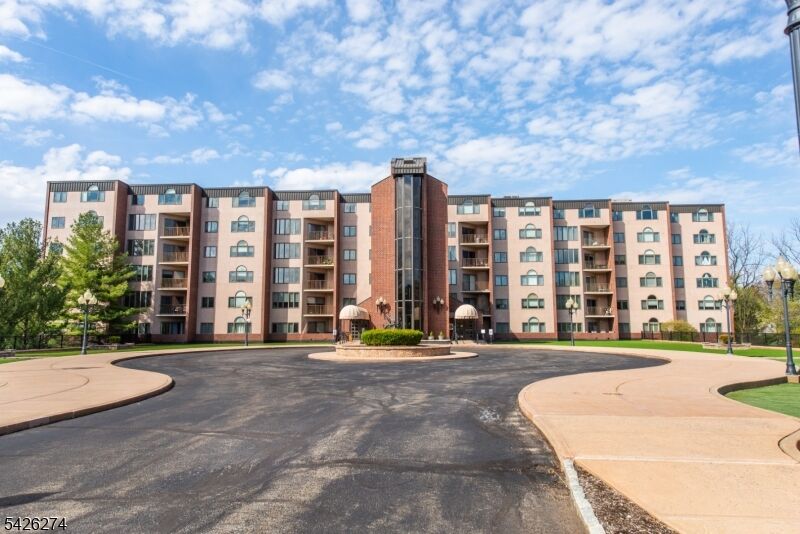 Property Photo:  1360 Hamburg Tpke Unit 402  NJ 07470 