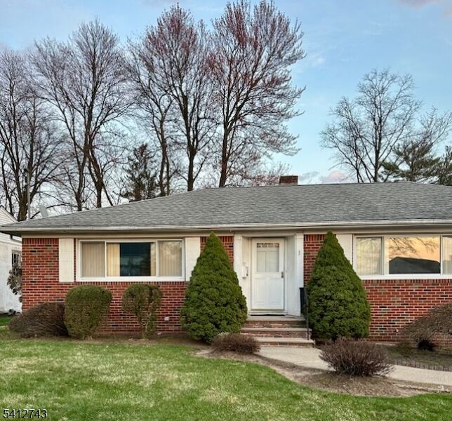 Property Photo:  3 Glenview Dr  NJ 07052 