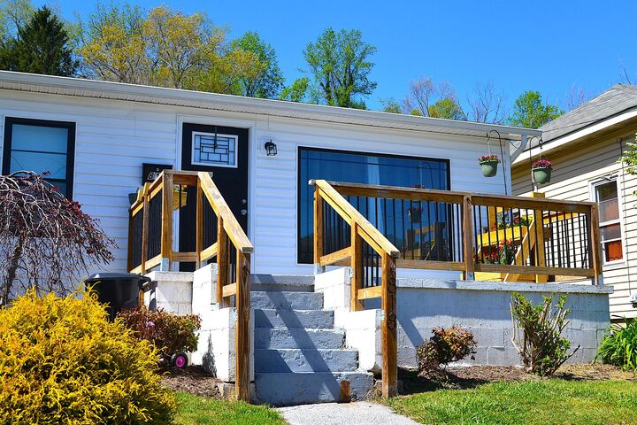 Property Photo:  818 Pocahontas Ave  WV 24970 