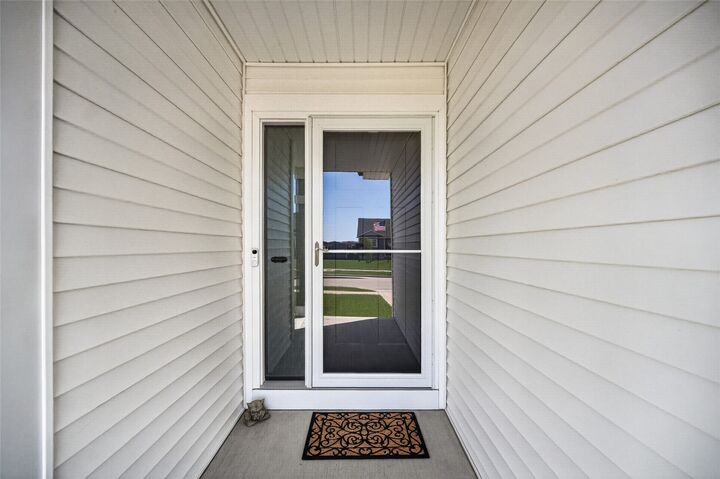 Property Photo:  817 Mulberry Drive NW  IA 50035 