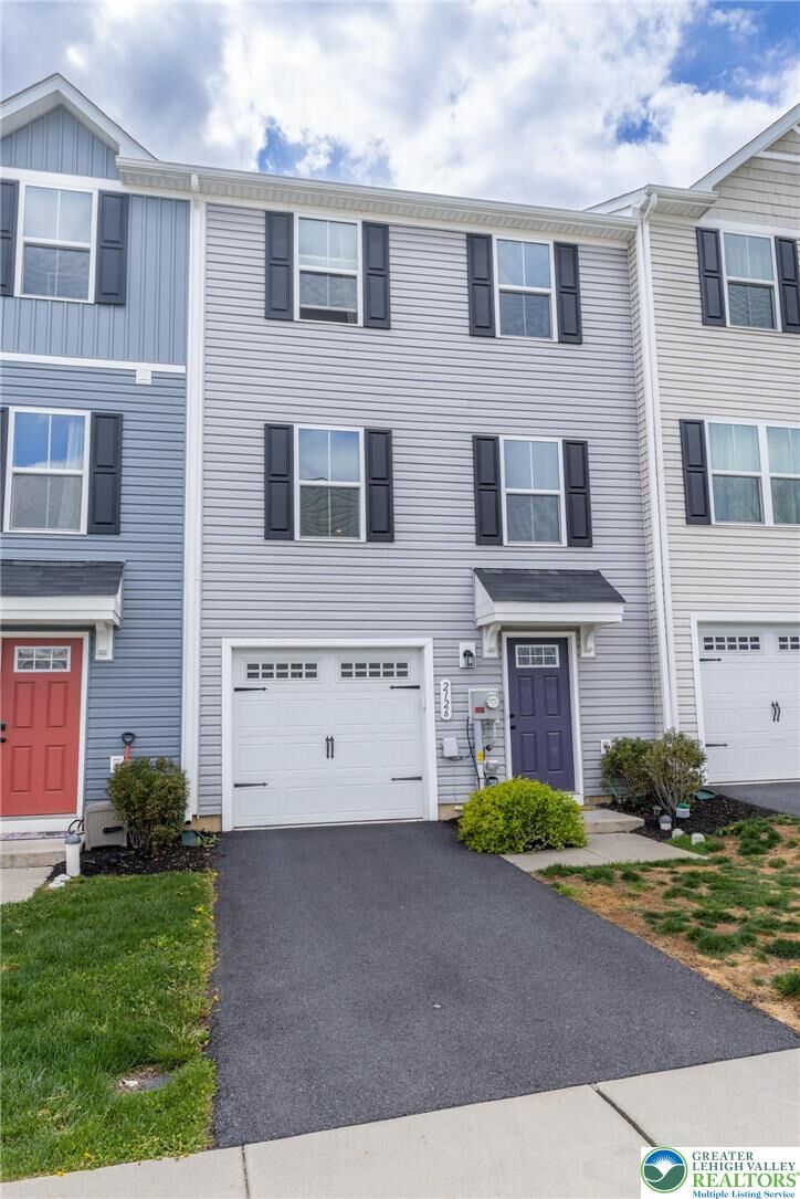 Property Photo:  2126 Cross Country Road  PA 18067 