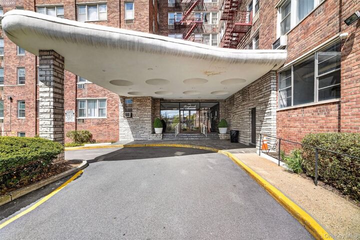 Property Photo:  333 Bronx River Road 626  NY 10704 