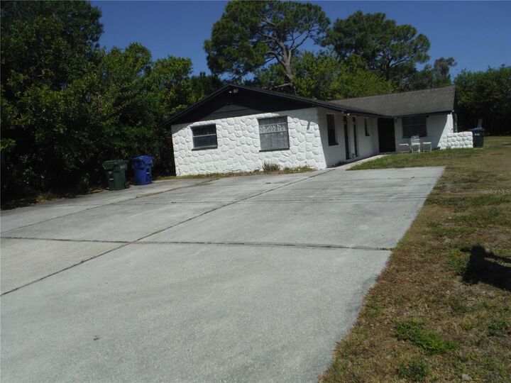 Property Photo:  118 Lake Avenue SE  FL 33771 