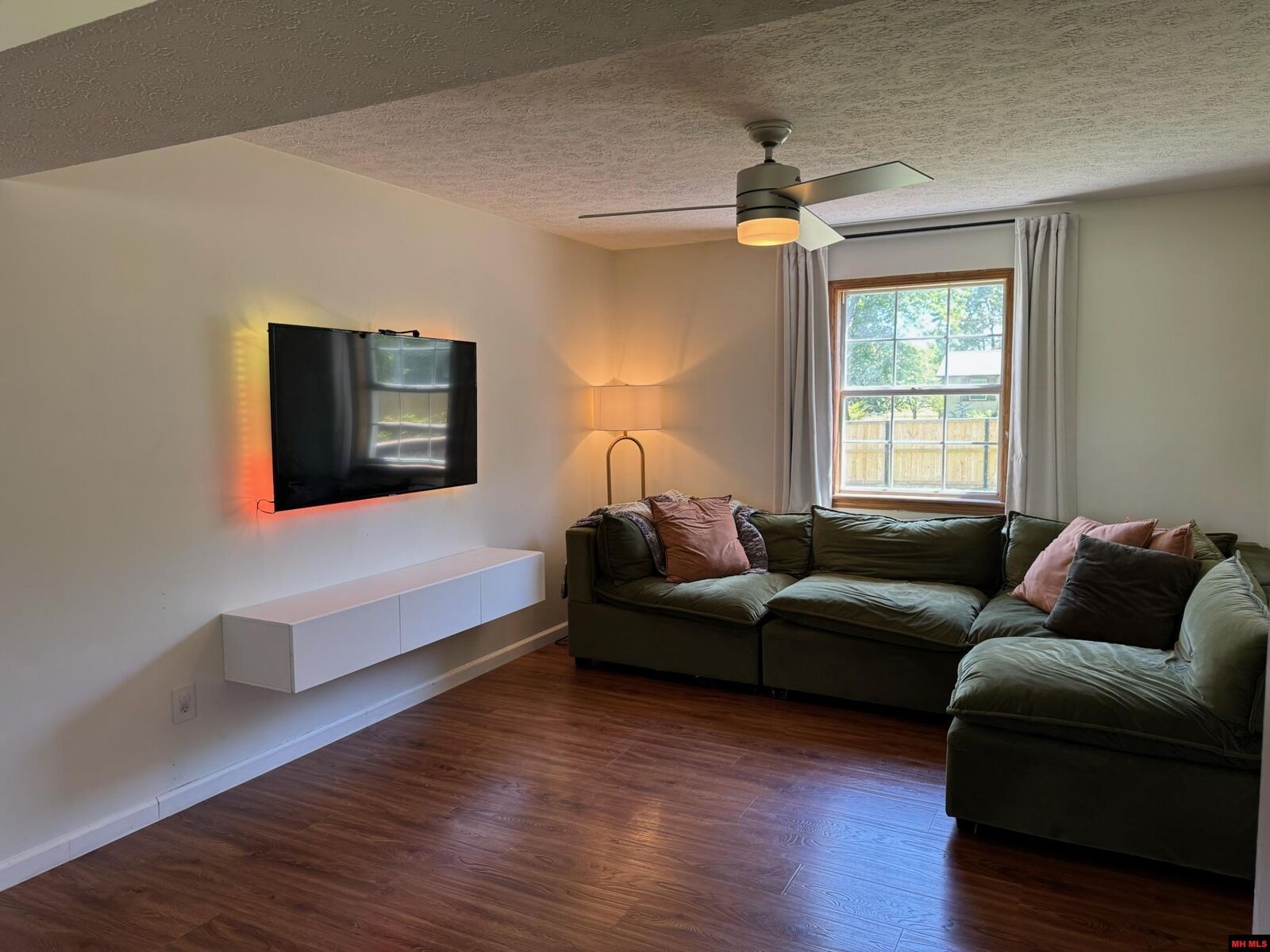 Property Photo:  195 Cr 710  AR 72635 