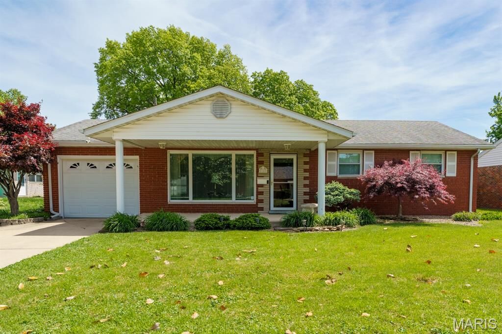 Property Photo: 18 Cambridge Drive IL 62040