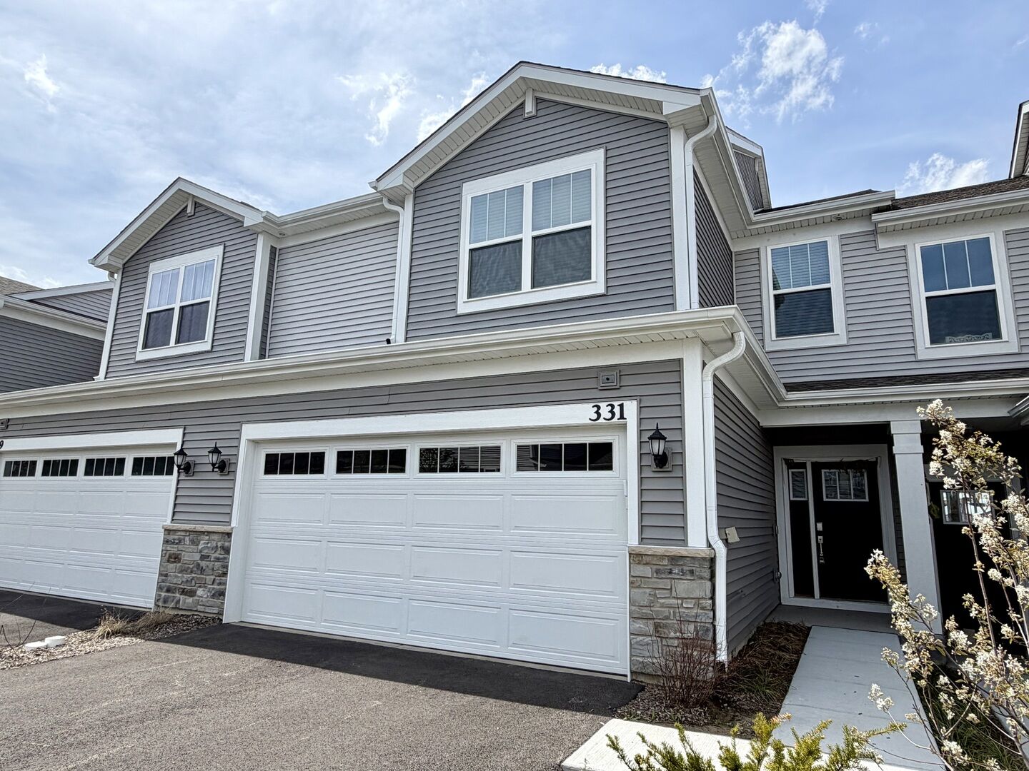 Property Photo:  331 Red Oak Circle 304  IL 60020 