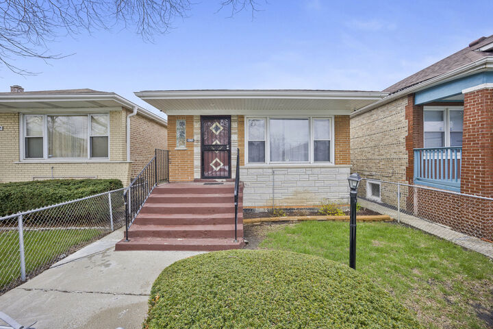 Property Photo:  9520 S Yale Avenue  IL 60628 