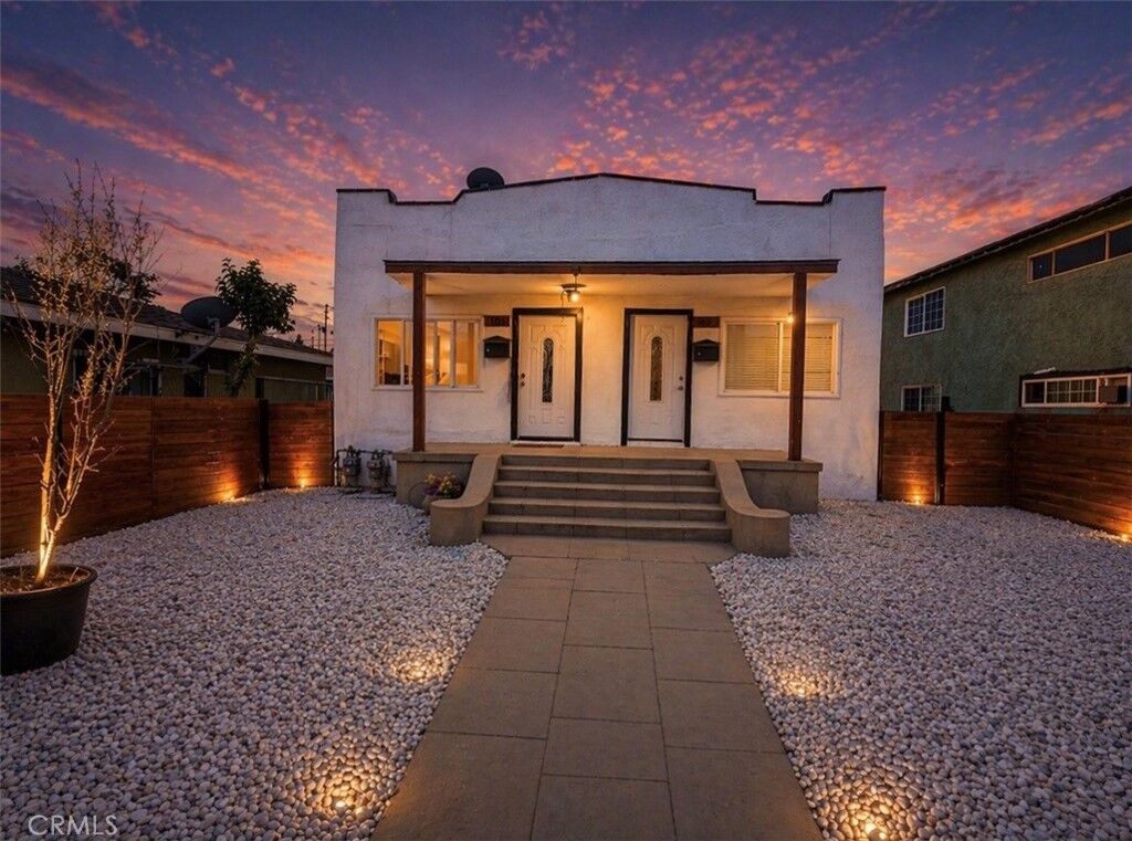 Property Photo:  1364 E 20th  CA 90011 