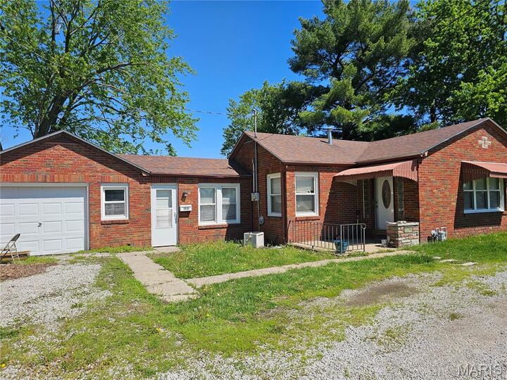 Property Photo: 1331 E Union Avenue IL 62056