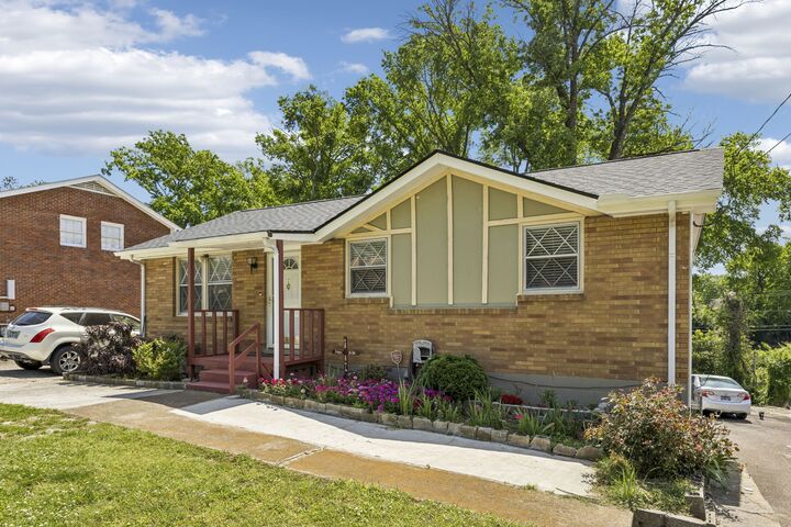 Property Photo:  261 Eisenhower Dr  TN 37211 