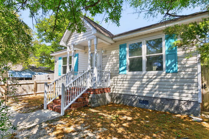 Property Photo:  220 NE 33rd Street  NC 28465 