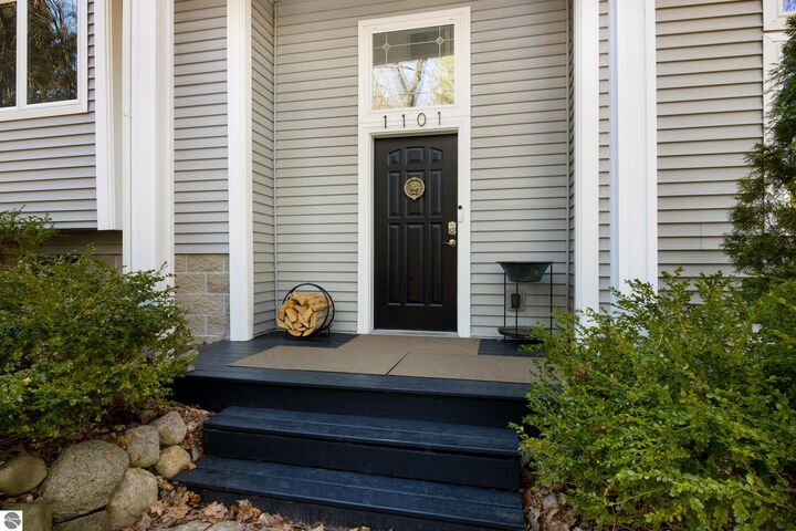 Property Photo:  1101 Quaker Valley Drive  MI 49686 