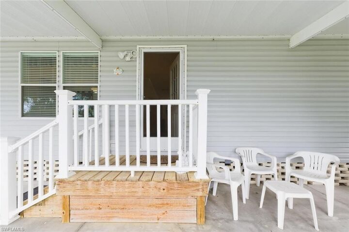 Property Photo:  102 Estelle Dr  FL 34112 