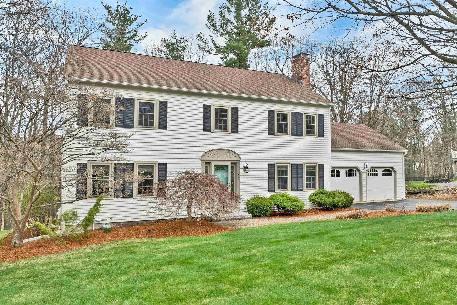 Property Photo:  70 Spindlewick Drive  NH 03062 