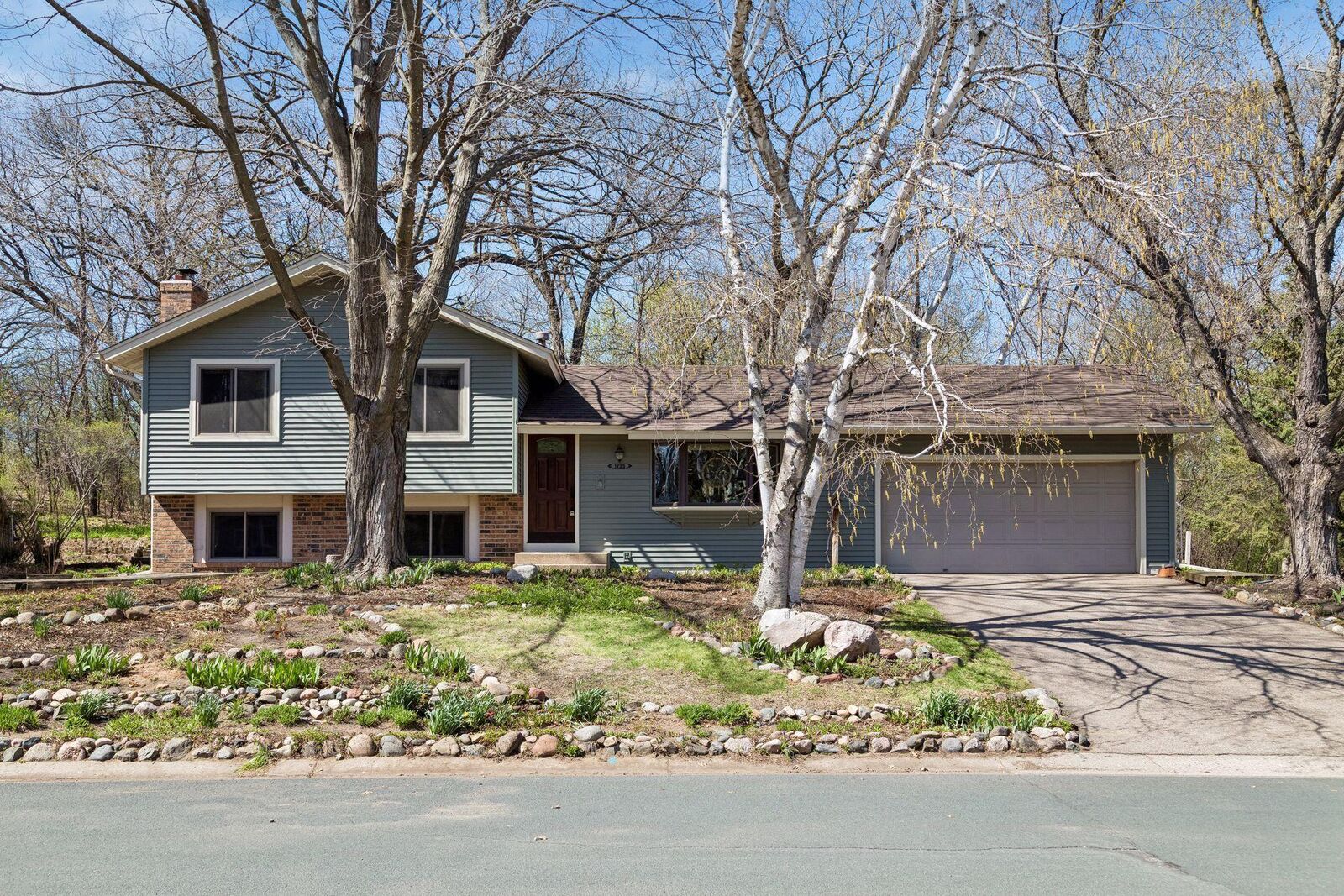 Property Photo:  1735 Hickory Hill Drive  MN 55122 