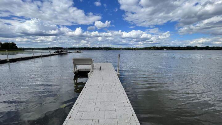 Property Photo:  100 Peninsula Road  MN 55441 