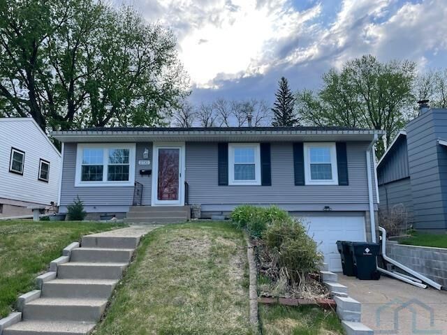 Property Photo:  2732 S Cedar  IA 51106 