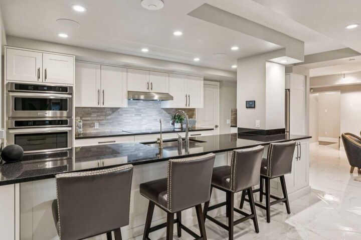 Property Photo:  400 Eau Claire Avenue SW 8203  AB T2P 4X2 