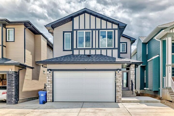 Property Photo: 127 Saddlecrest Grove NE AB T3J 2K3