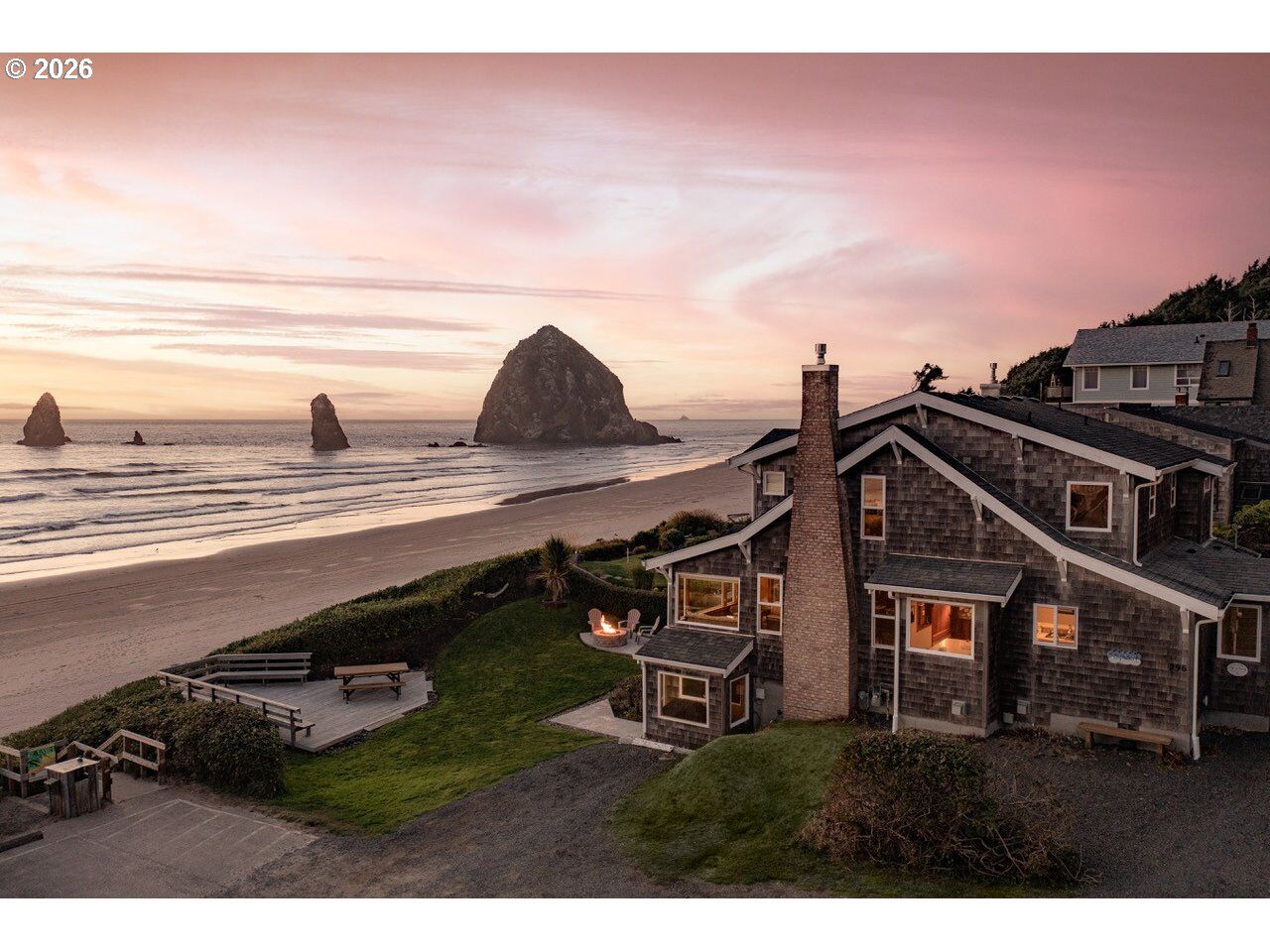 Property Photo:  296 Gogona Ave  OR 97110 