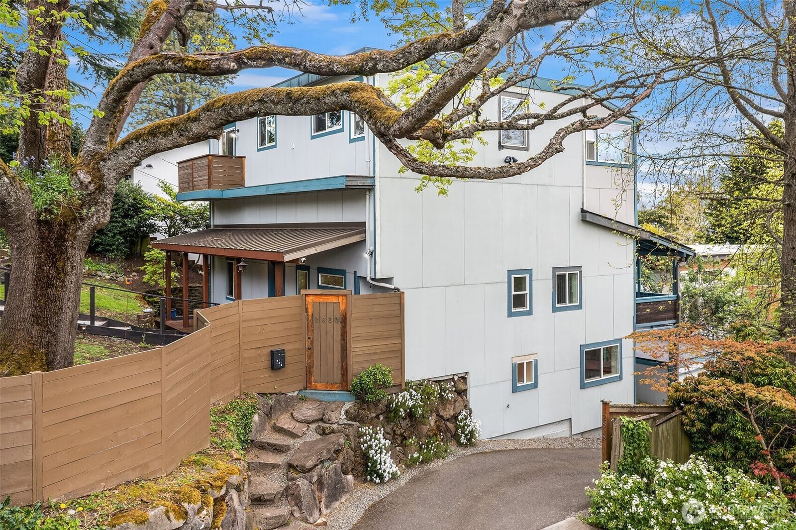 Property Photo:  2820  27th Avenue W  WA 98199 