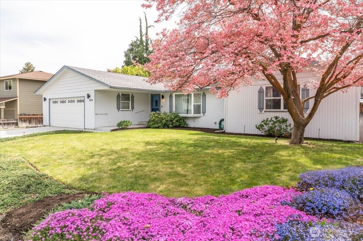 Property Photo:  1711  Lexington Place  WA 98801 