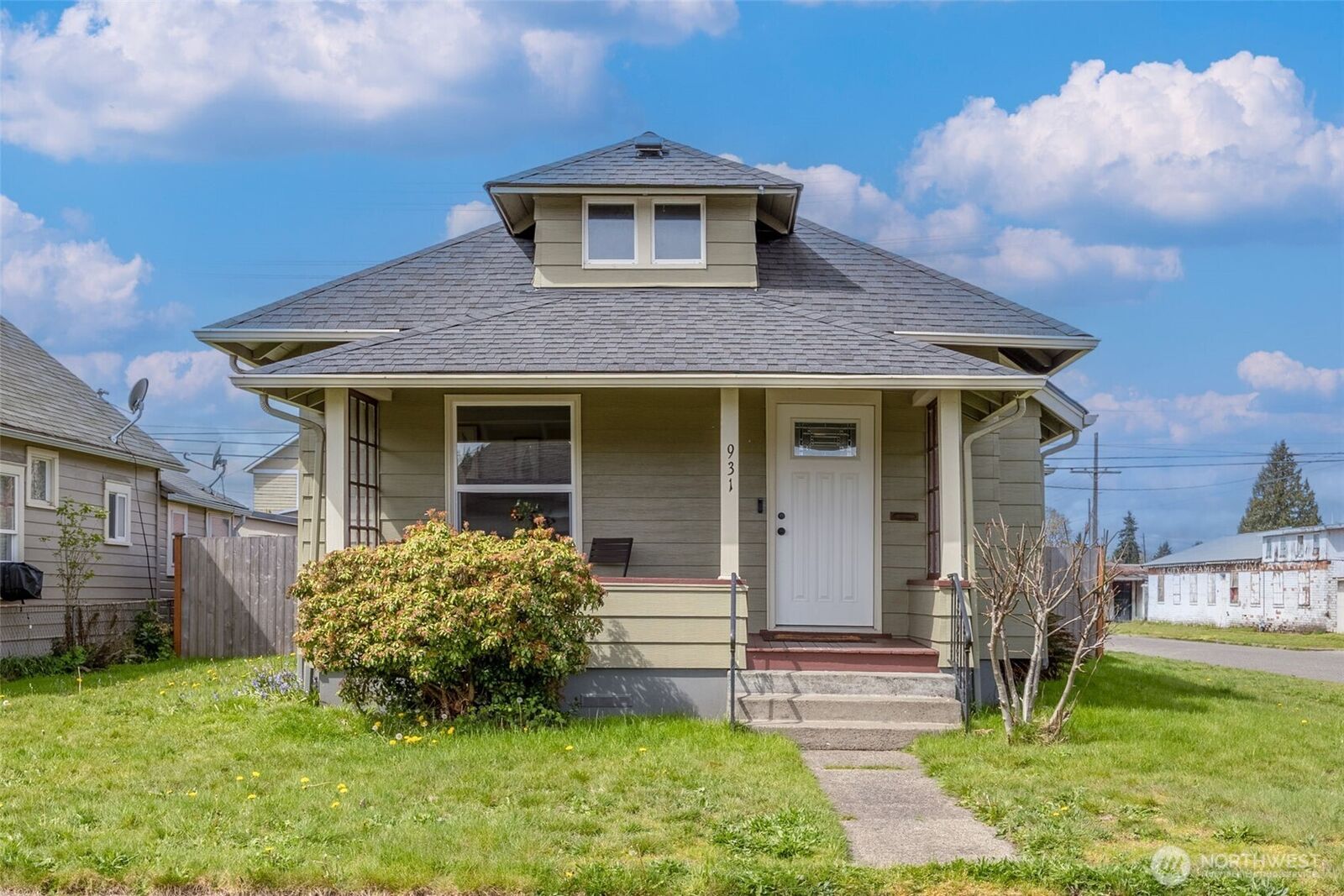 Property Photo:  931 N Tower Avenue  WA 98531 