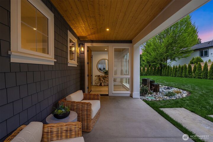 Property Photo:  5533  106th Avenue NE  WA 98033 