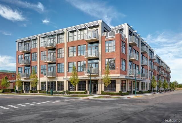 Property Photo:  2051 Villa Road 405  MI 48009 