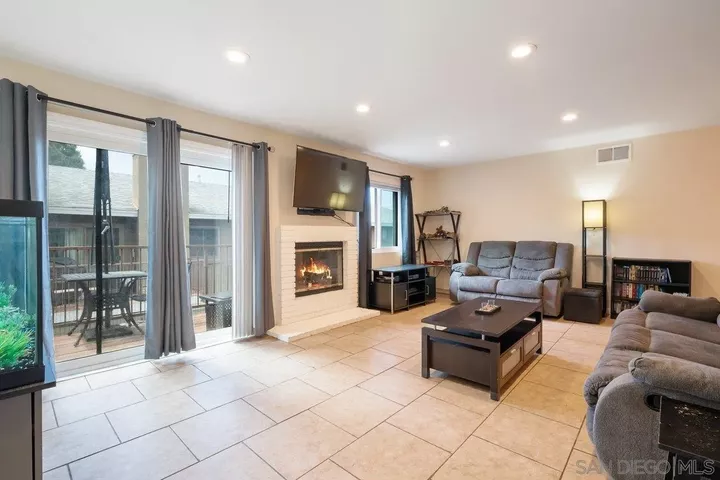 Property Photo:  1516 Concord Way Unit D  CA 91911 