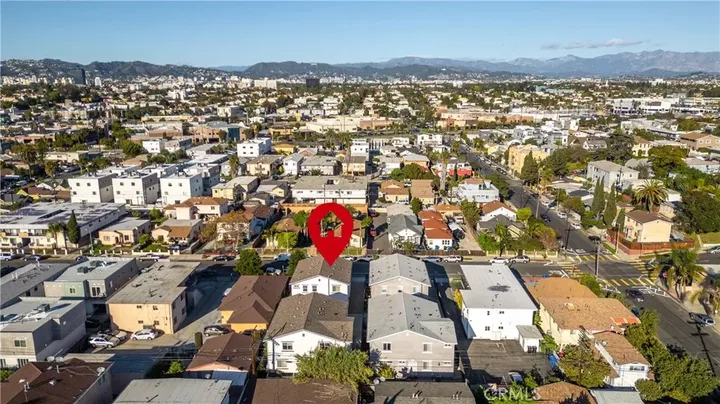 Property Photo:  4816 Saturn Street  CA 90019 