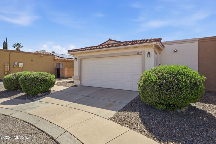 Property Photo:  1921 N Placita Santa Rita  AZ 85614 